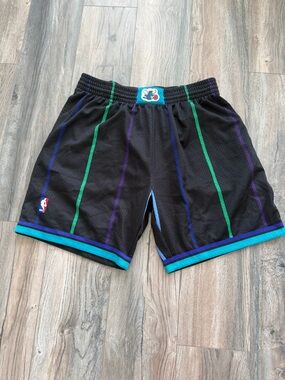 Mitchell & Ness Charlotte Hornets 1992-93 Reload Swingman Shorts XXL